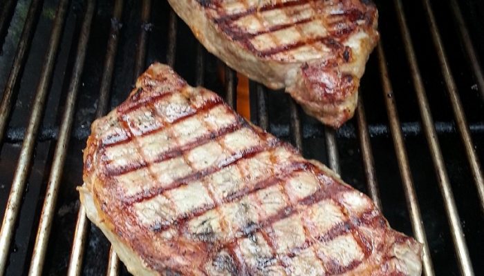 How to Pick the Best Steaks for Your Summer Barbecues