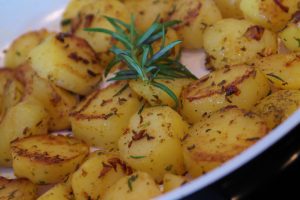 How Long to Bake Potatoes: A Comprehensive Guide