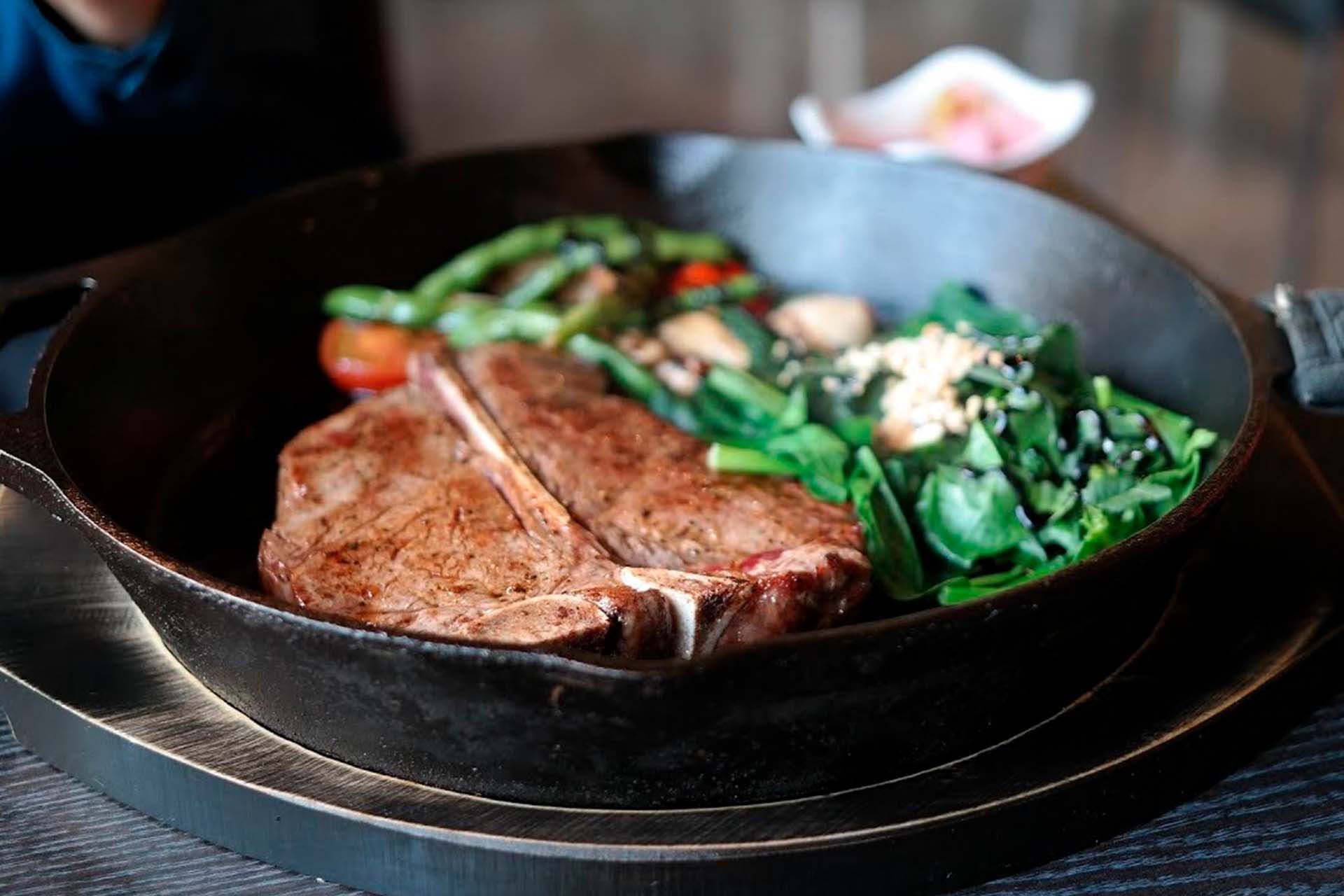Pan-Seared Steak with Spinach
