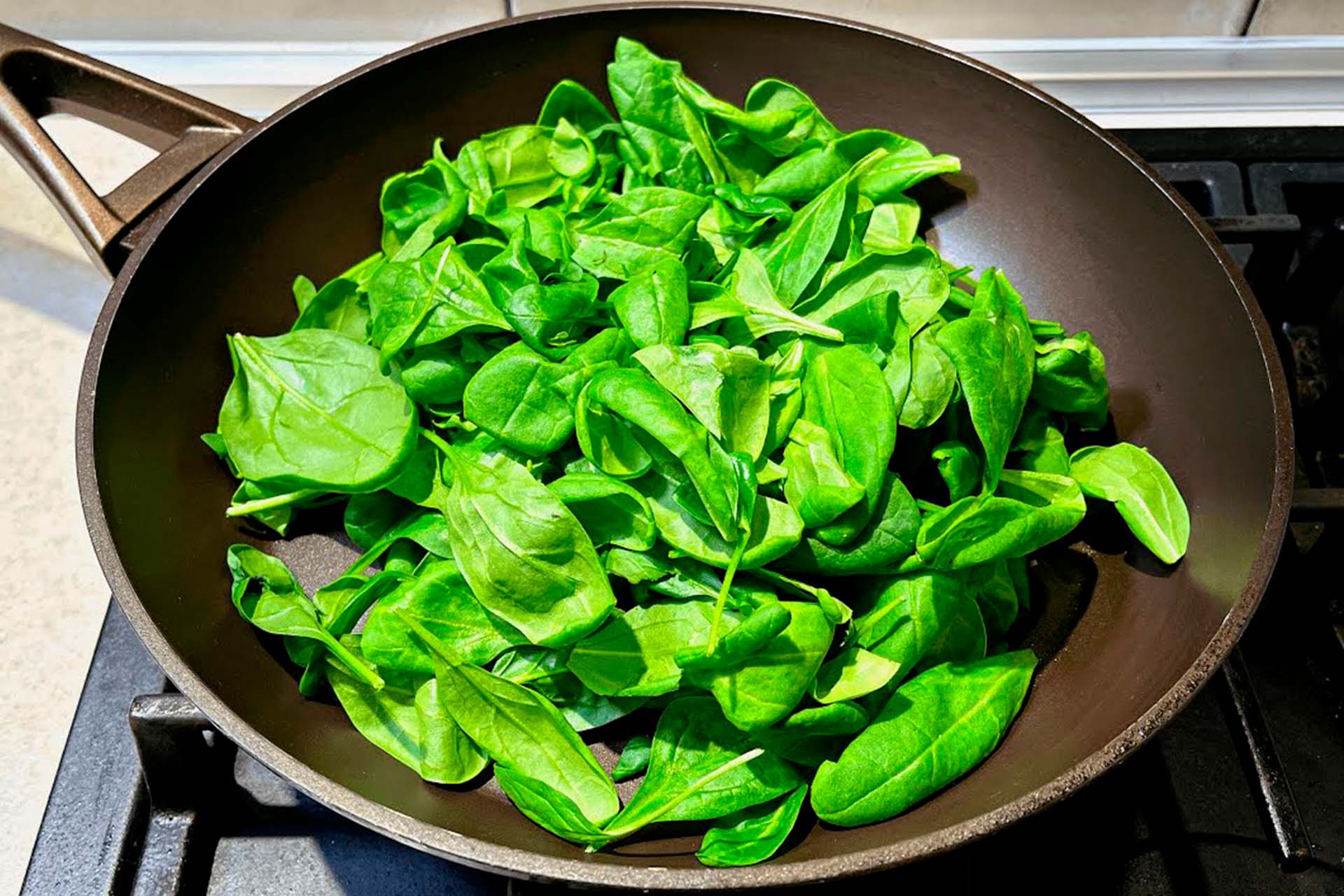 Preparing the Spinach for Steak Dishes